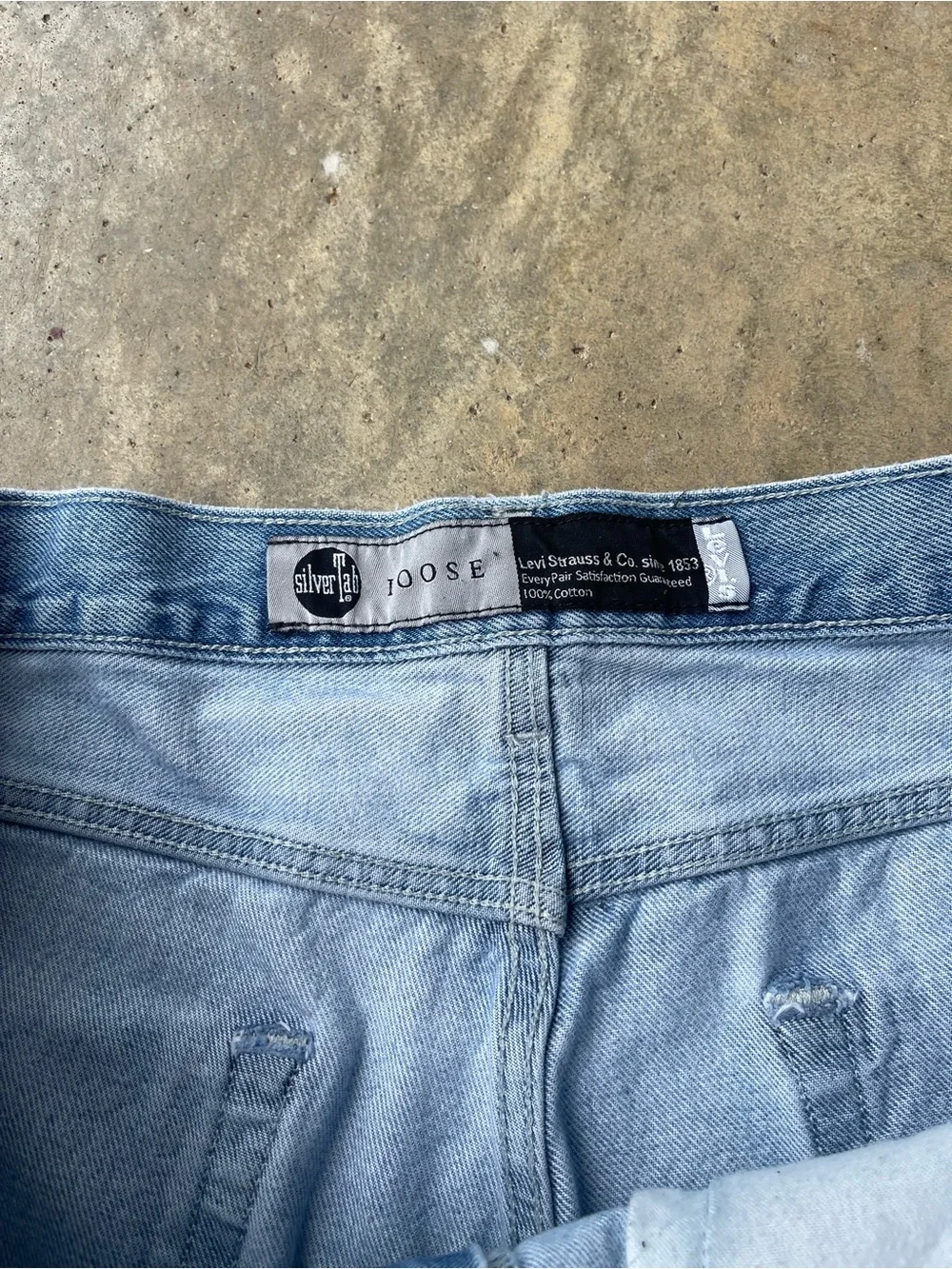 Levis relaxed straight